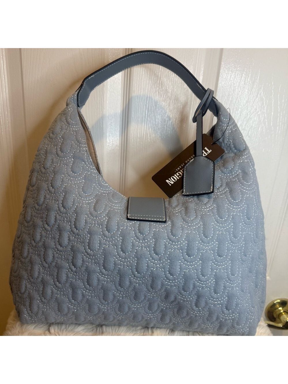 TRUE RELIGION QUILTED WOMENS SHOULDER BAG PURSE HOBO HANDBAG WITH HORSESHOE LOGO - Picture 4 of 16